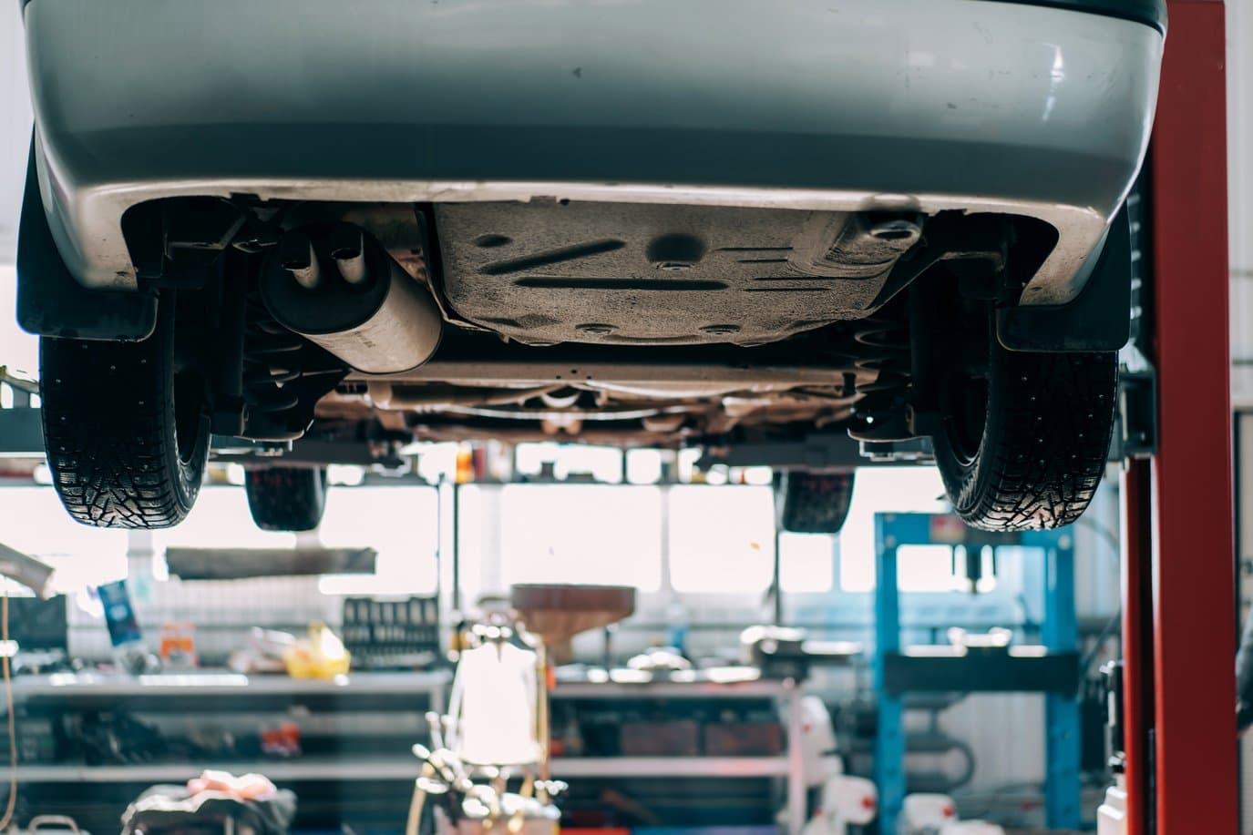 Véhicule sur pont de contrôle technique